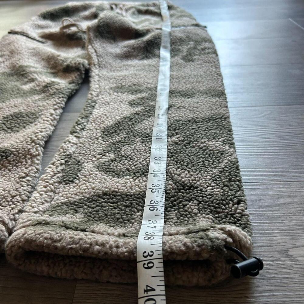 Fear of God Essentials Camo Polar Fleece Pants Sherpa joggers Size S - Picture 7 of 8